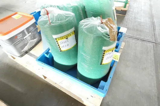 Box of plastic granules, without pallet