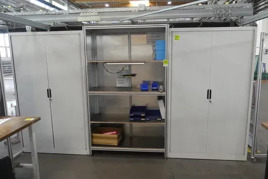 2x Lagerschrank, ohne Inhalt