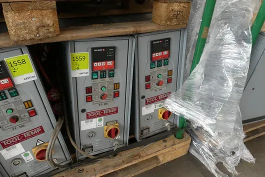 2x TOOL-TEMP industriële temperatuurregelaars MP-888
