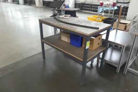 Werktisch, ohne Inhalt