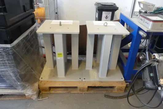 Partij industriële benodigdheden, met pallet
