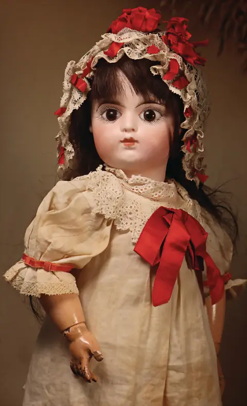Eden Bébé, poupée à tête en porcelaine biscuit