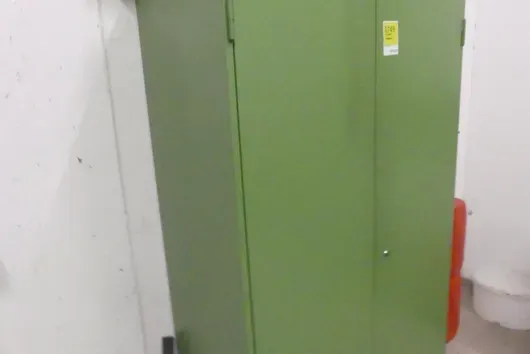 Metalllagerschrank, verschlossen!