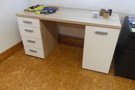 Stół, bez zawartości