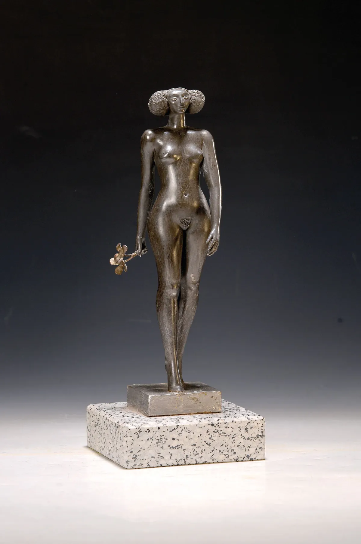 Unbekannter Künstler des 20.Jh., Bronzefigurine, bleifarben patiniert, schreitender