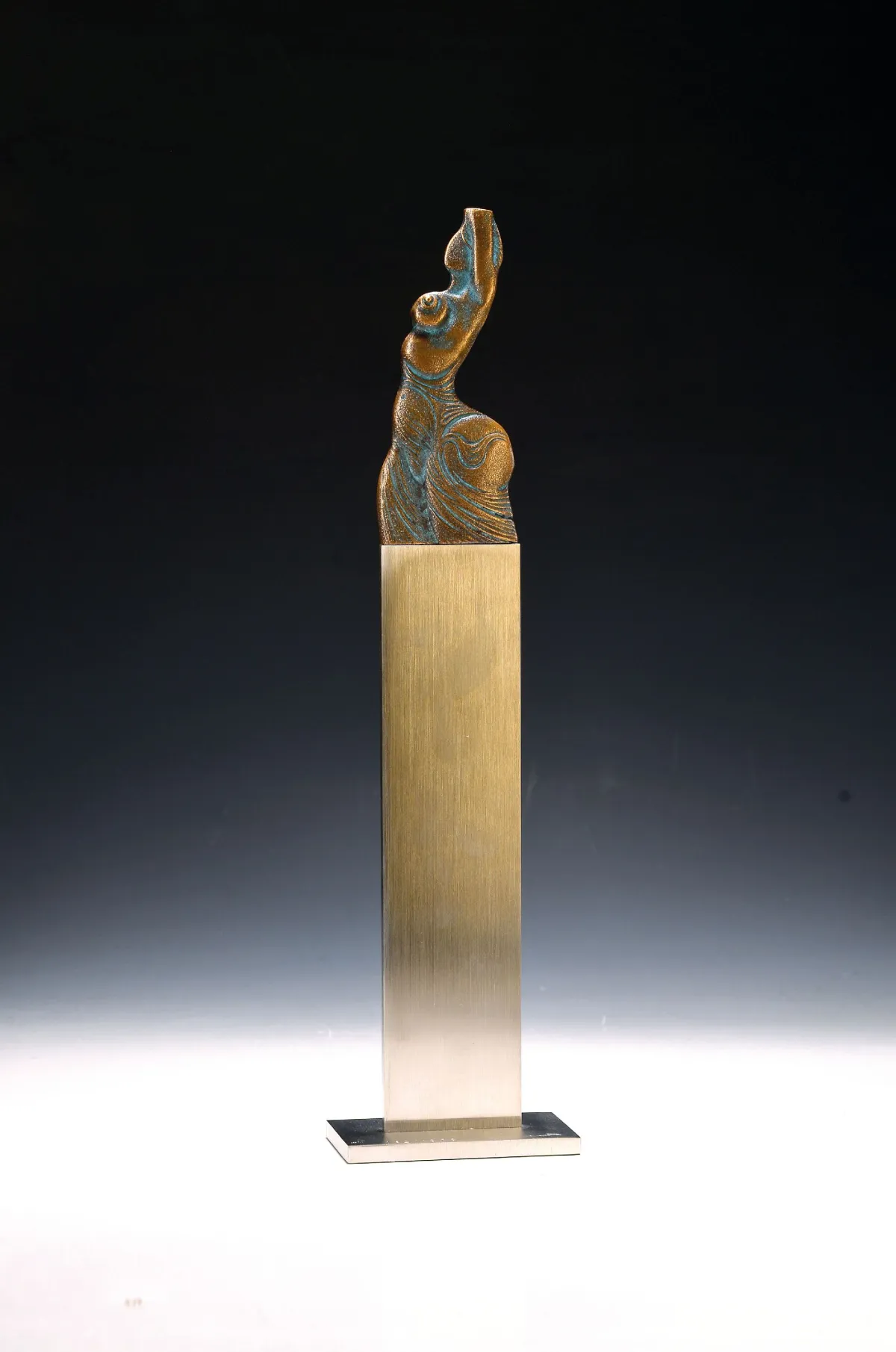 Ernst Fuchs, 1930-2015, Bronzeskulptur, auf Edelstahlsockel, Venusische Zeichen unter