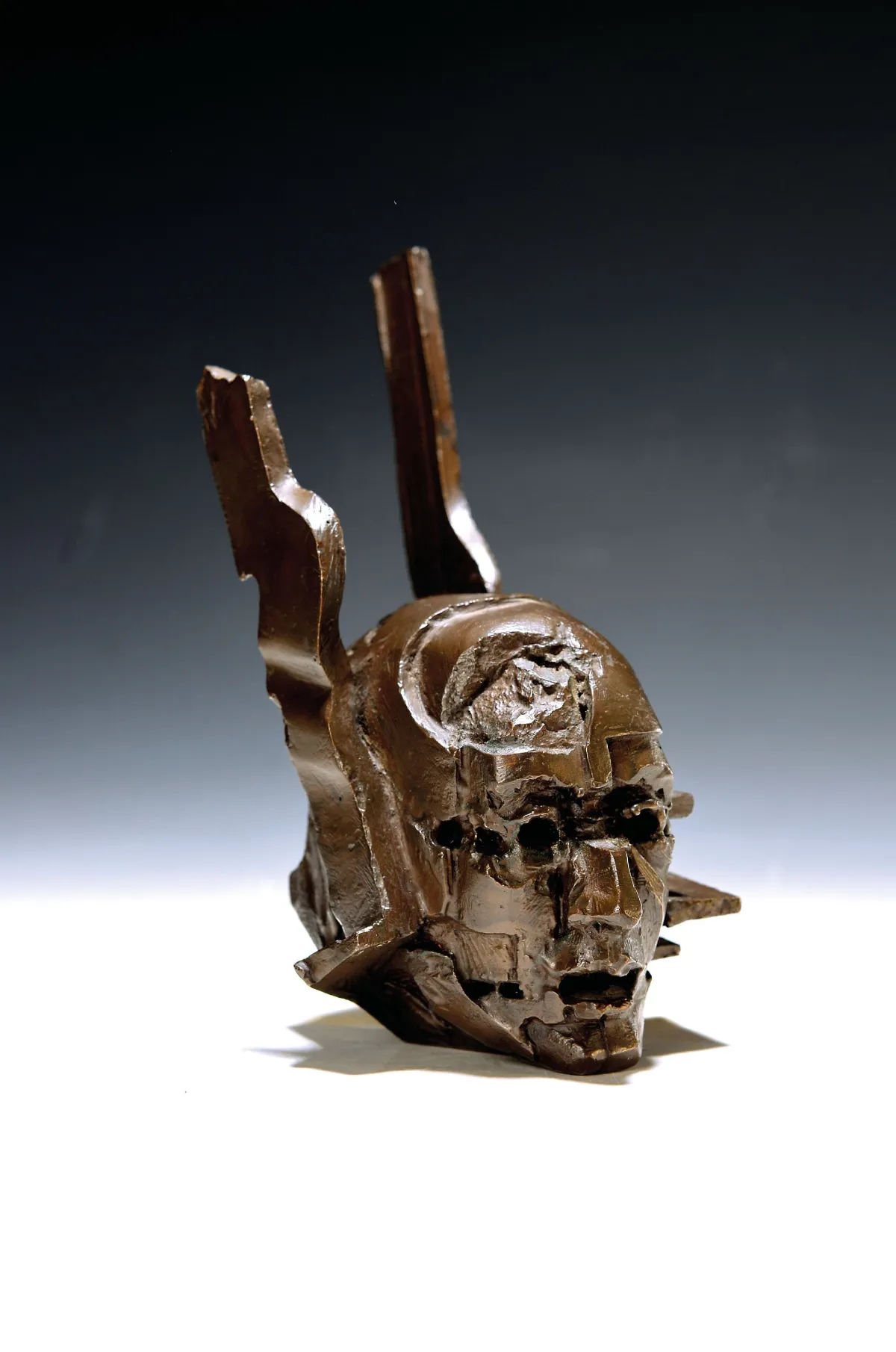 Gunther Stilling, 1943 Srpski-2024 Heilbronn , Bronzefigurine, Ikarus-Kopf, patiniert,