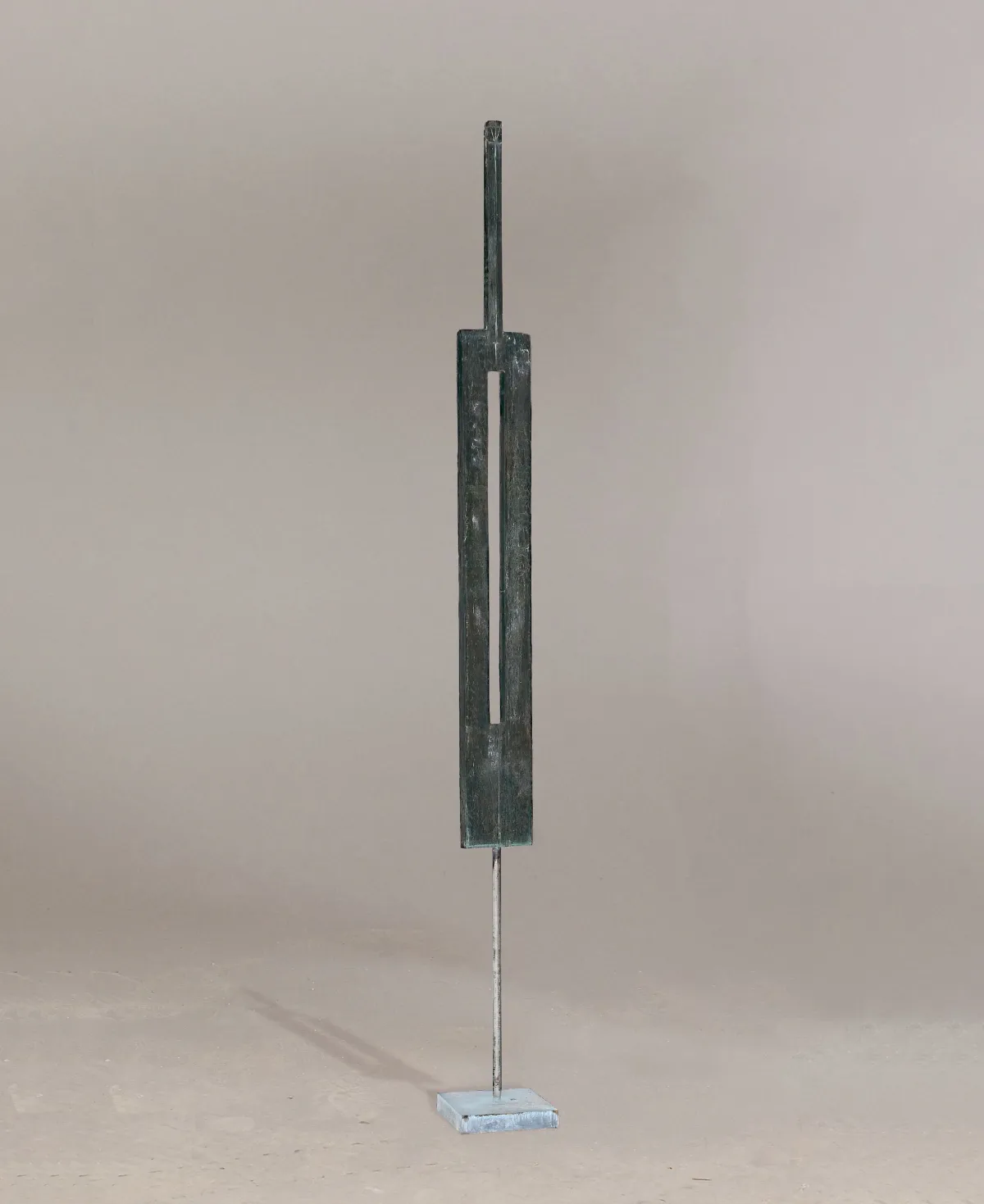 Rainer Kriester, 1935 Plauen-2002 Vendone, 320 hohe Bronzestele, "Das enge Tor", 1999,