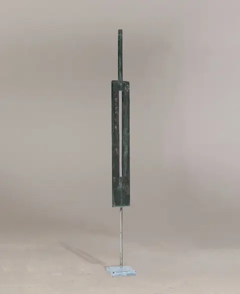 Rainer Kriester, 1935 Plauen-2002 Vendone, stèle en bronze de 320 de haut, "Das enge Tor", 1999