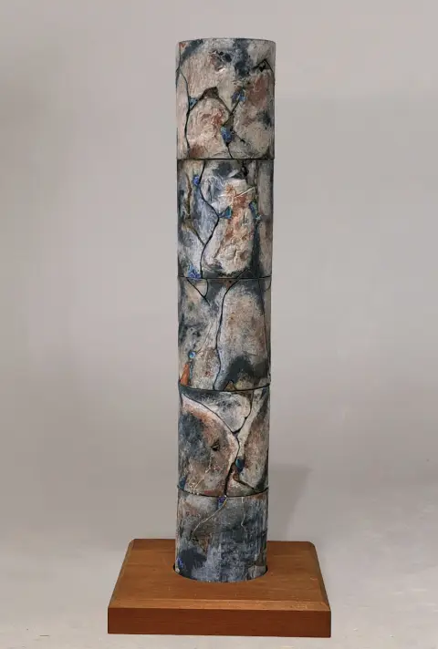 Hannelore Langhans, née en 1944, stèle, céramique, H. env. 85 cm
