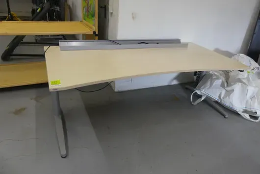 Bureau à hauteur réglable électrique Assmann