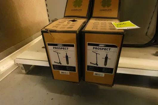 2x Lucky Prospect Stunt Scooter, Medaillion