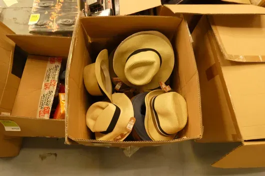 Lot de chapeaux
