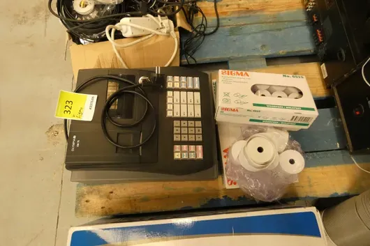 Machine à calculer Olympia avec accessoires