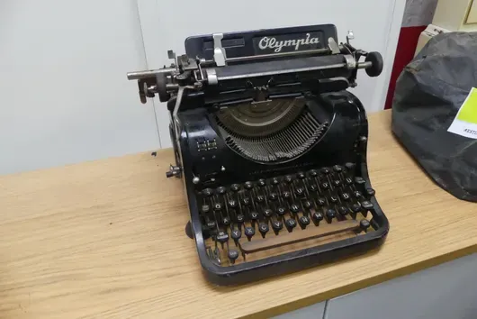 Psací stroj Olympia