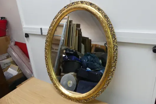 Nástěnné zrcadlo