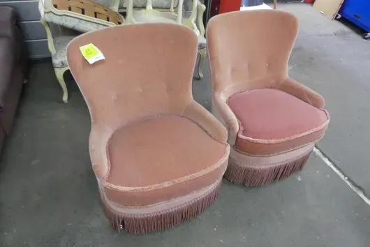 2 fauteuils cocktail, sur roulettes