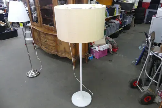 Stehlampe