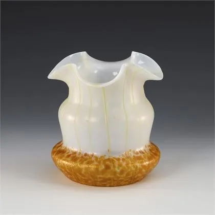 Vase Art nouveau avec perles et fils