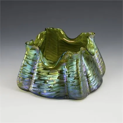 Vase Art nouveau côtelé avec perles jaune argent. Kralik