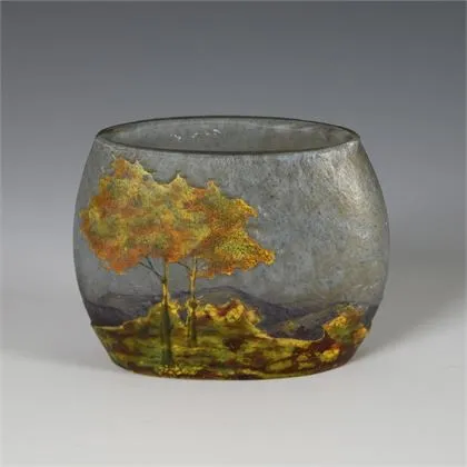 Miniatuurvaas met landschapsdecoratie. Daum