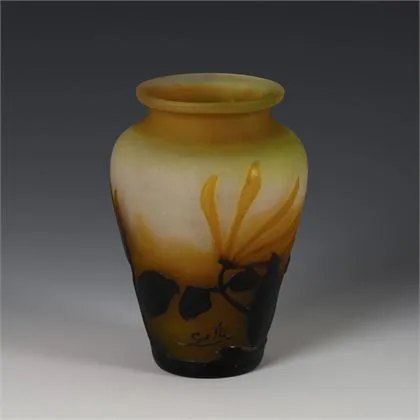 Vase Art nouveau décor chèvrefeuille. Gallé
