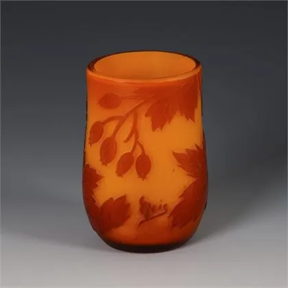 Vase Art nouveau avec décor de sorbier. Beckmann & Weis