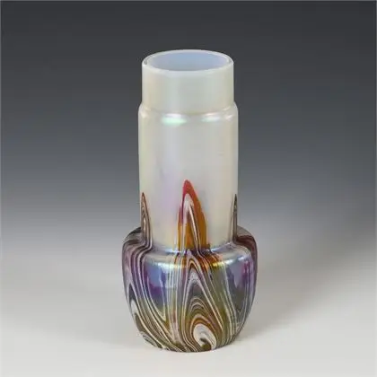 Jugendstil vaas. Kralik