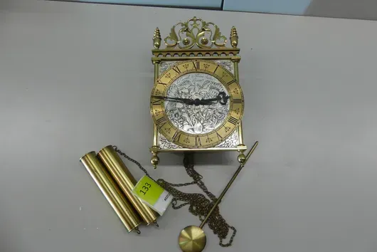 Zegar ścienny Le Castel a Saint Aubin Suisse