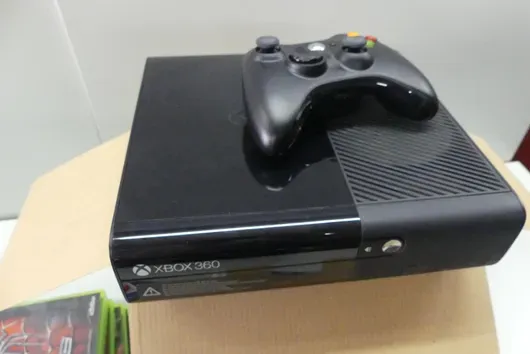 XBOX 360 mit Spielesammlung