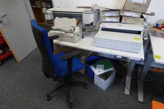 Bureau réglable en hauteur électriquement