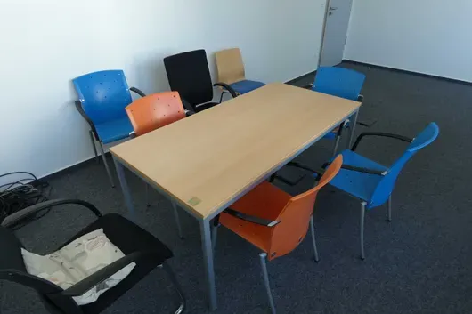 8x krzesło + stół m.in. König+Neurath