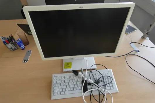 Moniteur Fujitsu + clavier