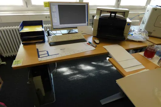 Bureau à hauteur réglable électrique