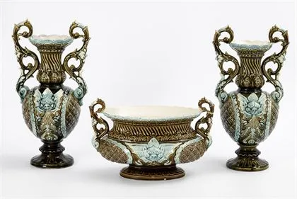 Historismus-Jardiniere und 2 Vasen. Gustave de Bruyn, Faienceries Artistiques de Fives-Lille