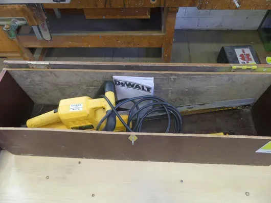 Alligator pila DeWalt