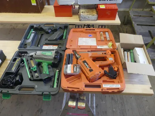 2x mobiler Gasnagler von Hitachi / Paslode