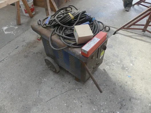 Elektrodová svářečka s příslušenstvím
