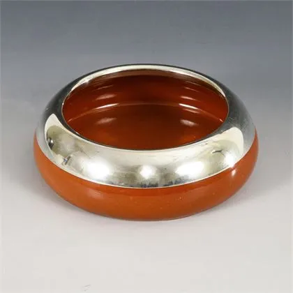 Cendrier rond avec monture en argent. “Königliche Majolika- und Terrakotta-Werkstatt”, Cadinen