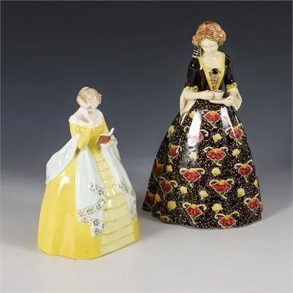 2 figures : dames en robe à crinoline