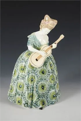 Dame rococo avec guitare baroque. Manufacture viennoise Friedrich Goldscheider