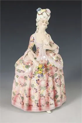 Staande rococodame met rozen. Weense manufactuur Friedrich Goldscheider