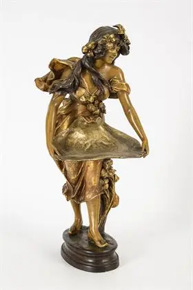 Figuur "Schelpdraagster". Weense manufactuur Friedrich Goldscheider