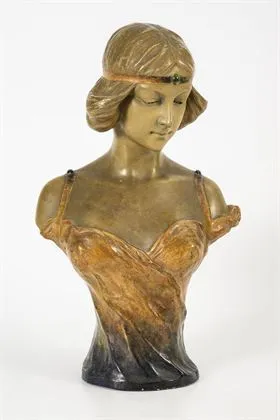 Jugendstil-Büste einer jungen Frau. Wiener Manufaktur Friedrich Goldscheider