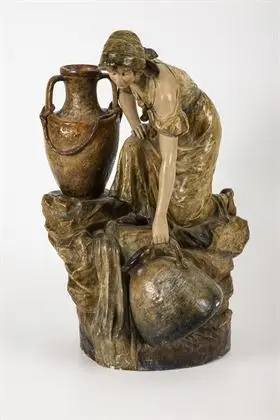 Figure : Porteuse d'eau. Manufacture viennoise Friedrich Goldscheider