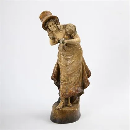 Grande figure féminine avec violettes. Manufacture viennoise Friedrich Goldscheider