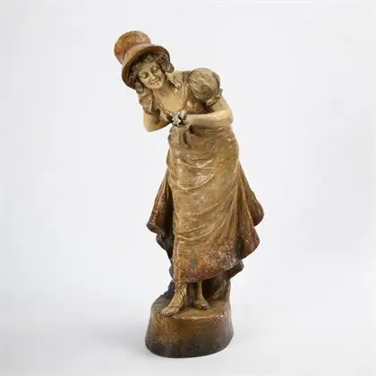 Grande figure féminine avec violettes. Manufacture viennoise Friedrich Goldscheider