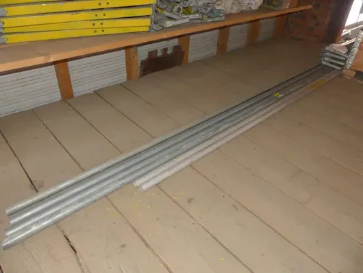 4x daksteunen van aluminium en 2x kit opbouwframe