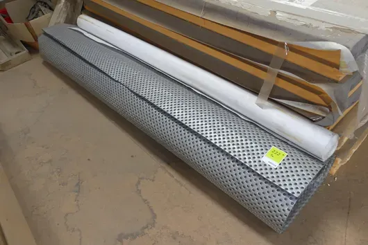 Drainage membrane and protective fleece white