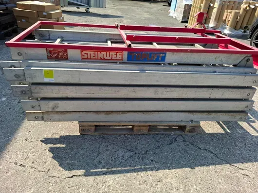 Outdoor elevator with electric motor